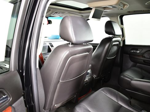 Used 2007 Cadillac Escalade AWD w/ Information Package image 47