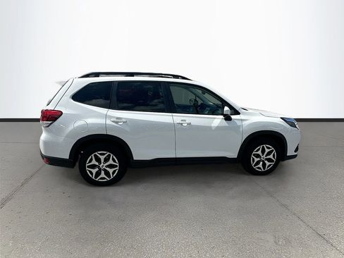 Used 2024 Subaru Forester Premium AWD/4WD image 8