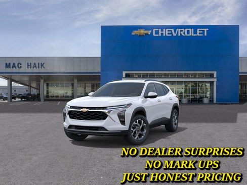 New 2026 Chevrolet Trax LT w/ Sunroof Package FWD image 8