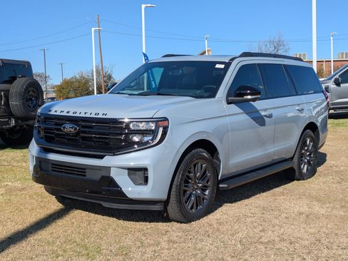 New 2026 Ford Expedition Platinum w/ Stealth Appearance Package image 8