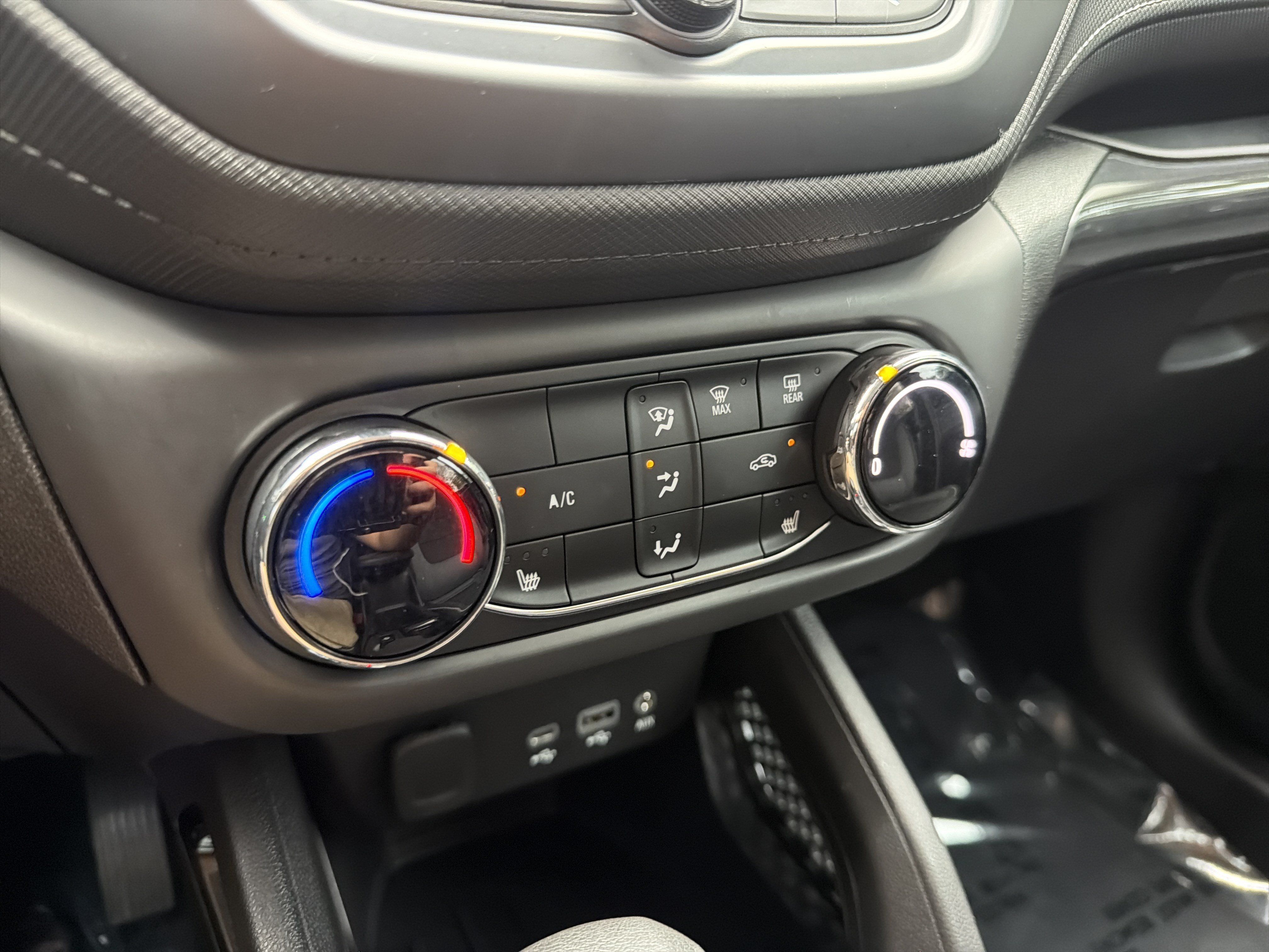 Used 2023 Chevrolet TrailBlazer LT FWD image 26