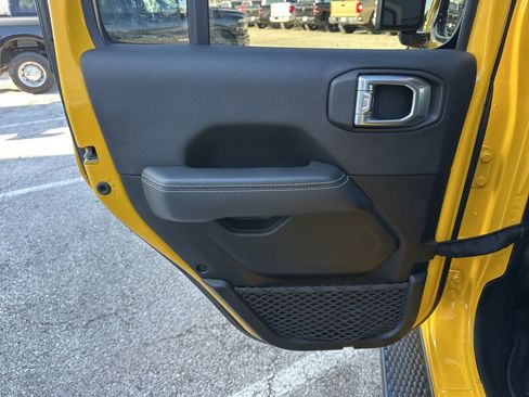 Used 2021 Jeep Wrangler Unlimited Sahara image 44