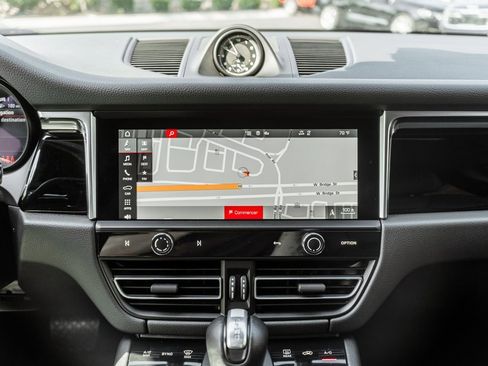 Used 2023 Porsche Macan image 19