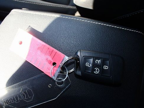 Used 2023 Volkswagen Taos SE image 23