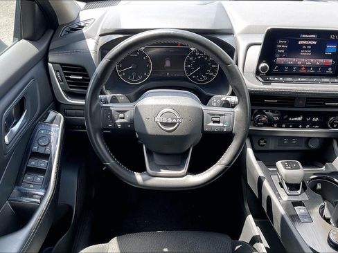 Used 2025 Nissan Rogue SV AWD/4WD image 5