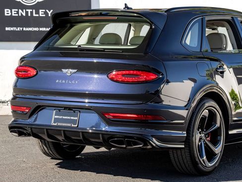 Used 2023 Bentley Bentayga AWD/4WD image 12