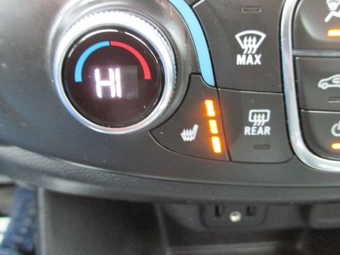 Used 2023 Chevrolet Traverse LT image 21