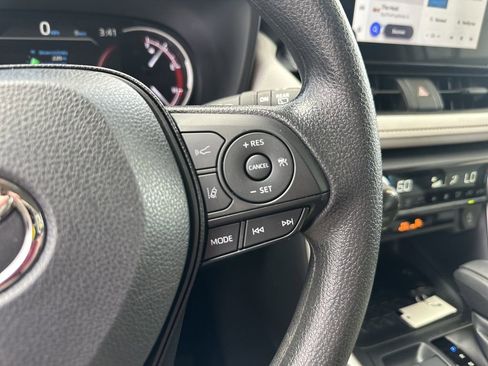 Certified 2025 Toyota RAV4 XLE AWD/4WD image 28