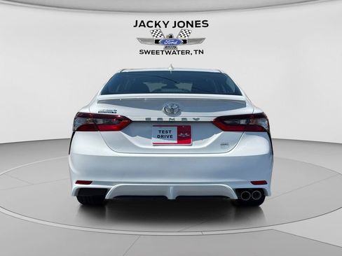 Used 2024 Toyota Camry SE FWD image 4