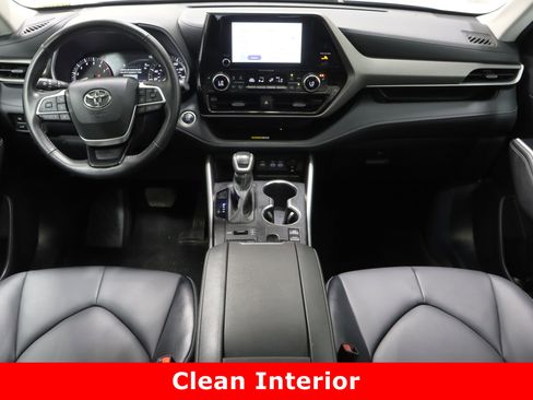Certified 2025 Toyota Highlander XLE image 32