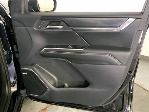 Used 2024 GMC Acadia Elevation AWD/4WD image 25