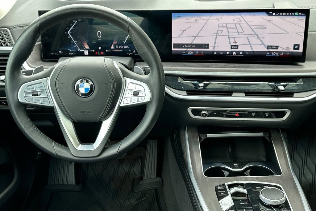 Used 2025 BMW X7 xDrive40i AWD/4WD image 16