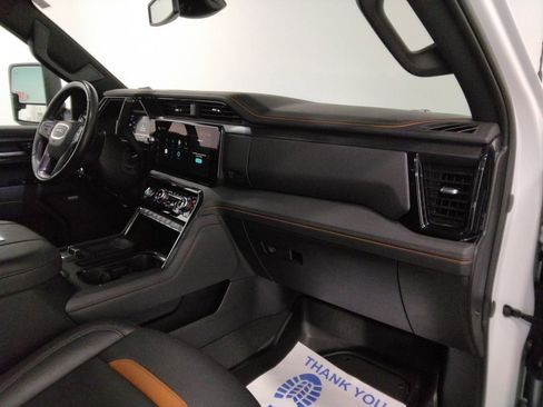 Used 2025 GMC Sierra 2500 AT4 image 41