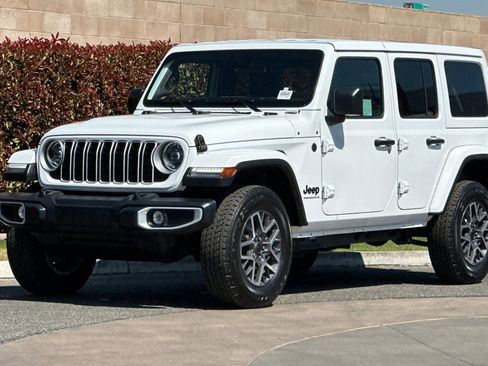 Used 2025 Jeep Wrangler Sahara image 8