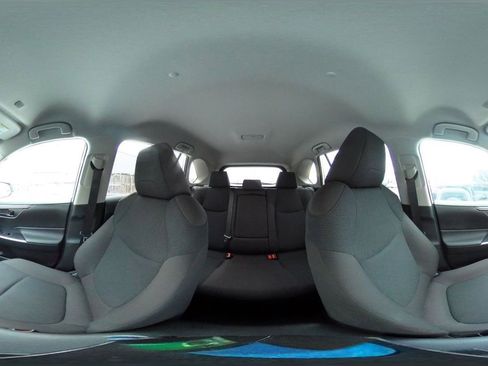 Used 2025 Toyota RAV4 LE image 41