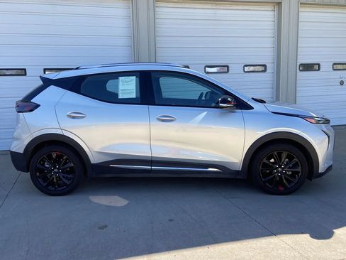 Used 2023 Chevrolet Bolt EUV Premier w/ Sun & Sound Package FWD image 7
