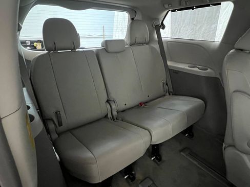 Used 2014 Toyota Sienna XLE w/ Entertainment Package AWD/4WD image 14