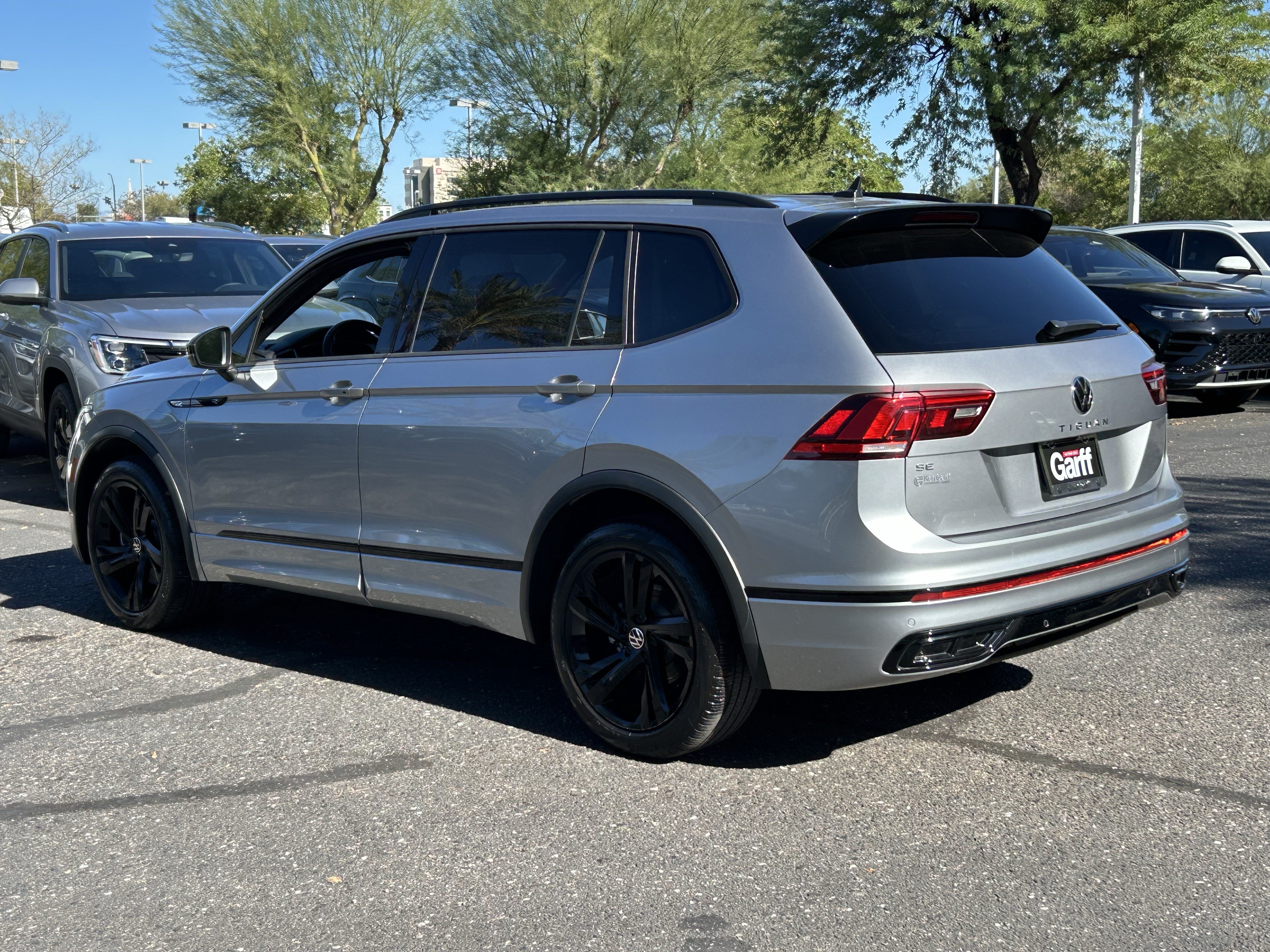 Used 2024 Volkswagen Tiguan SE R-Line FWD image 3