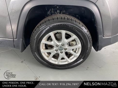 Used 2017 Jeep Cherokee Latitude w/ Safety/Convenience Group image 14