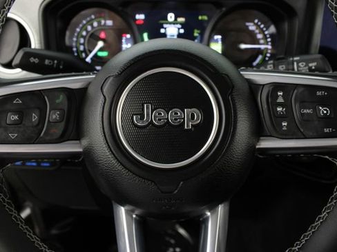 Used 2025 Jeep Wrangler Unlimited Sahara AWD/4WD image 12