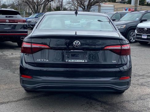 Certified 2024 Volkswagen Jetta SE image 4