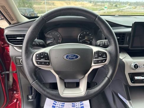 Used 2022 Ford Explorer XLT w/ Equipment Group 202A AWD/4WD image 26
