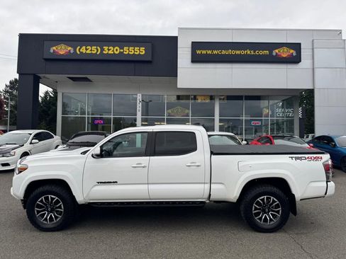 Used 2021 Toyota Tacoma SR5 AWD/4WD image 2