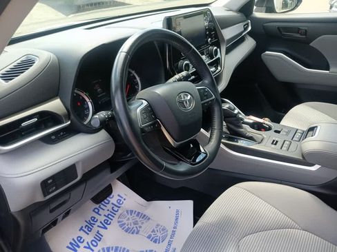 Used 2020 Toyota Highlander LE AWD/4WD image 17