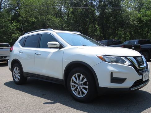 Used 2017 Nissan Rogue SV w/ SV Premium Package AWD/4WD image 3