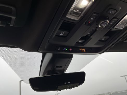 Used 2021 GMC Yukon Denali w/ Denali Premium Package image 21