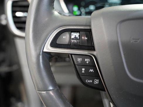 Used 2020 Lincoln Nautilus Reserve image 13