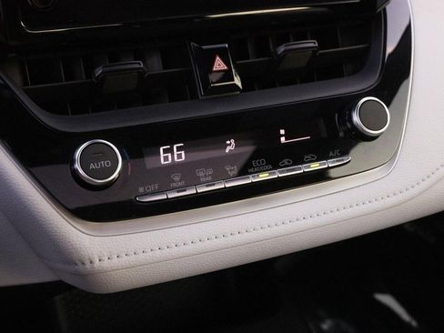 Certified 2023 Toyota Corolla SE w/ SE Premium Package image 17