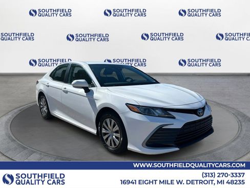 Used 2023 Toyota Camry LE image 1