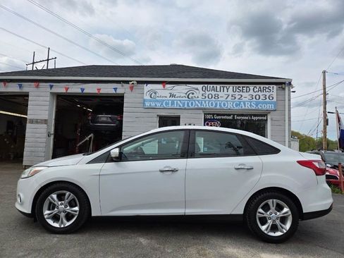 Used 2013 Ford Focus SE FWD image 2