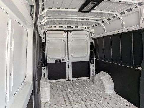 Used 2025 RAM ProMaster 2500 w/ Convenience Group FWD image 7