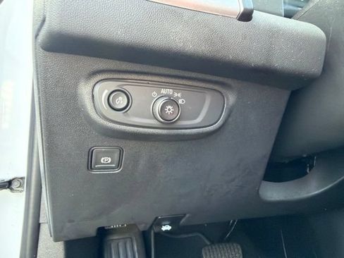 Used 2023 GMC Terrain SLE w/ Driver Convenience Package FWD image 18