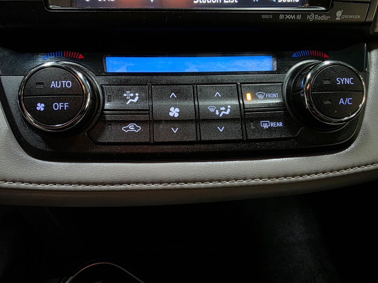 Used 2018 Toyota RAV4 XLE AWD/4WD image 32