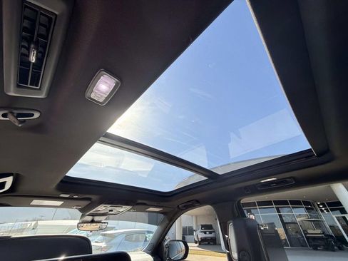 Used 2023 GMC Yukon XL Denali Ultimate image 18