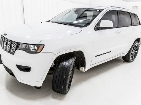 Used 2020 Jeep Grand Cherokee Altitude RWD image 2