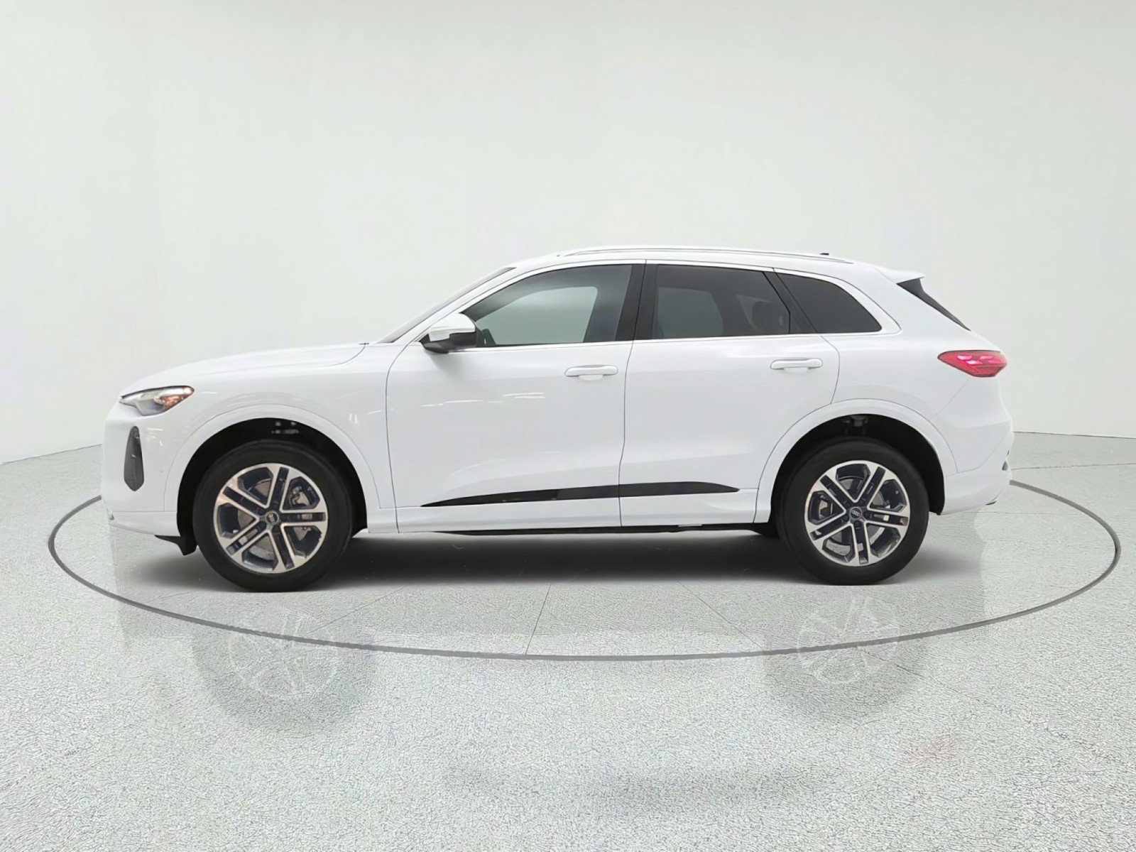 Used 2025 Audi Q5 Premium Plus w/ Premium Plus AWD/4WD image 8