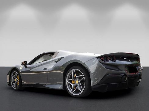 Used 2022 Ferrari F8 Tributo RWD image 5