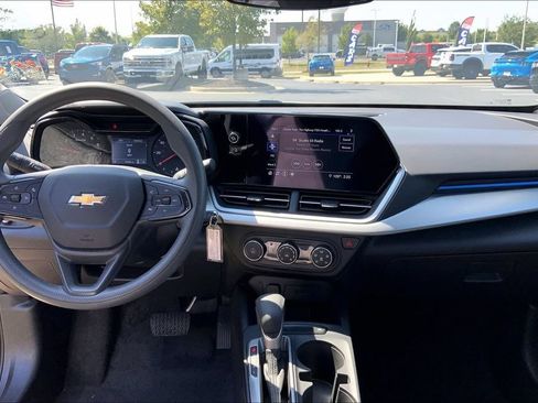 Used 2026 Chevrolet Trax LS FWD image 10