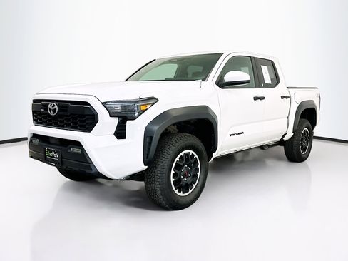Used 2025 Toyota Tacoma TRD Off-Road image 3