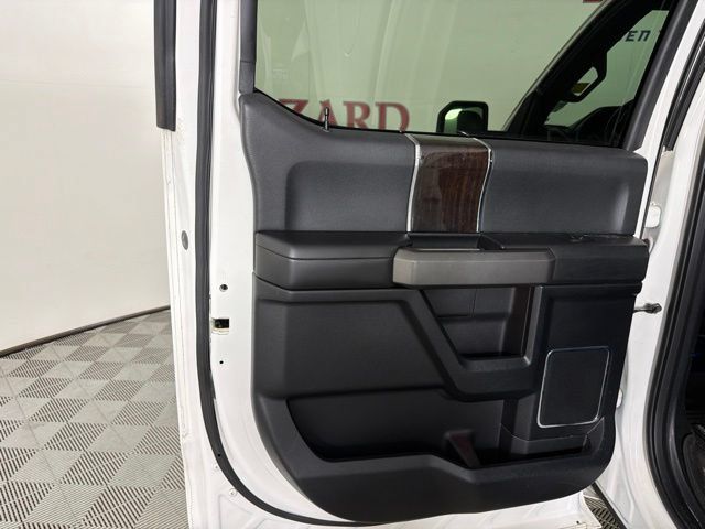 Used 2017 Ford F150 Platinum w/ Equipment Group 701A Luxury AWD/4WD image 33