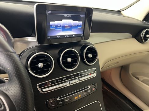 Used 2019 Mercedes-Benz GLC 300 4MATIC image 28