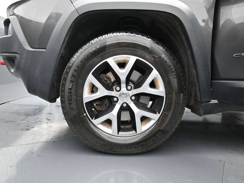 Used 2017 Jeep Cherokee Trailhawk AWD/4WD image 28