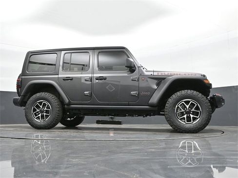 Used 2024 Jeep Wrangler Unlimited Rubicon w/ Technology Group image 39