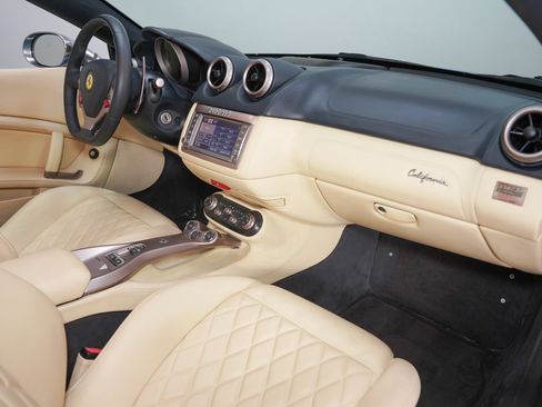 Used 2012 Ferrari California RWD image 30