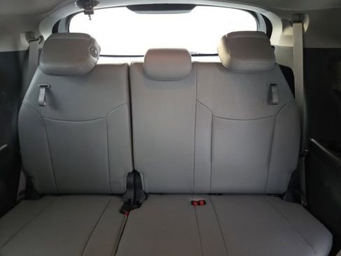 Used 2025 Toyota Sienna XLE image 26