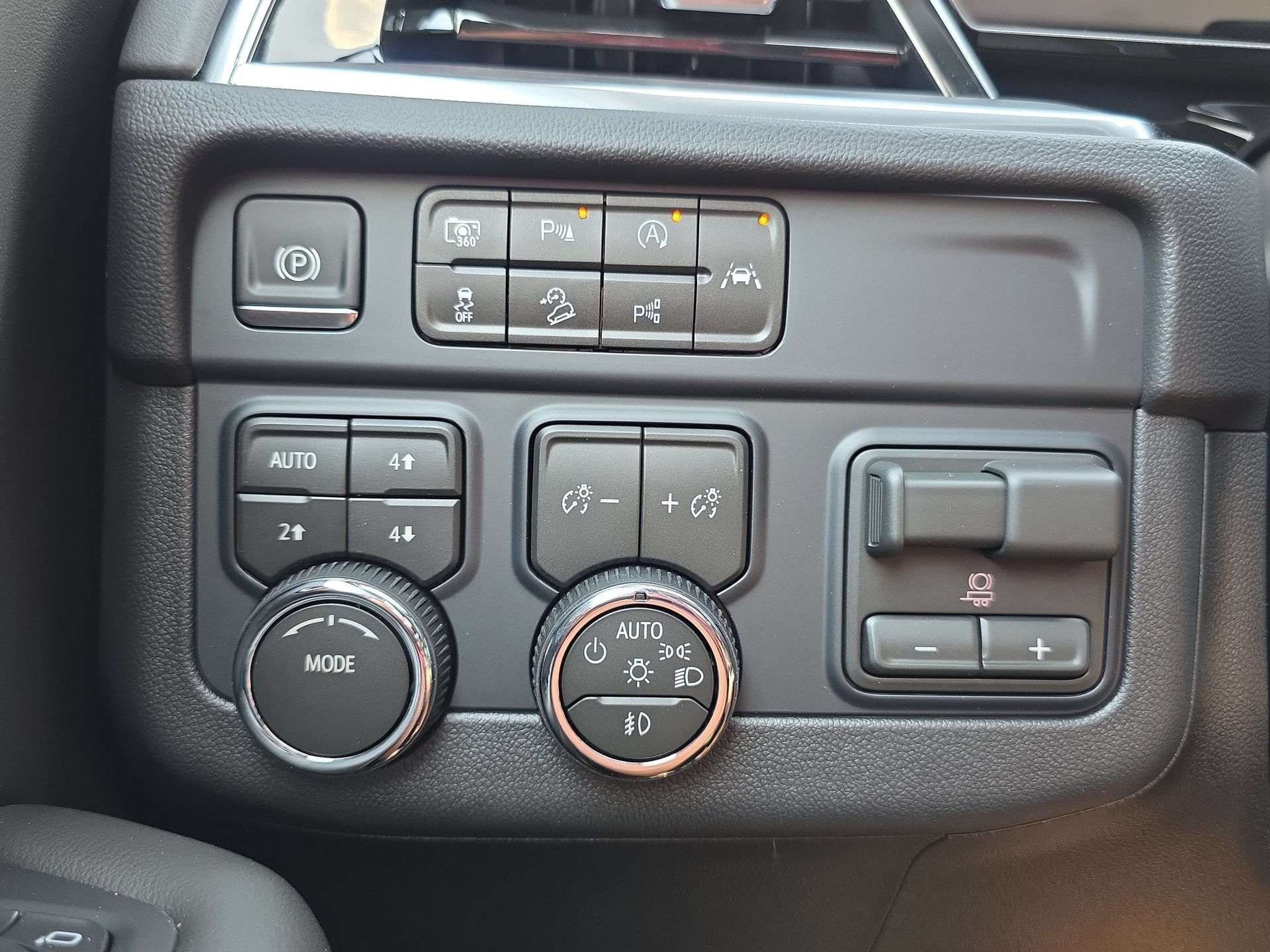 New 2026 Chevrolet Suburban LT w/ Advanced Technology Package AWD/4WD image 27